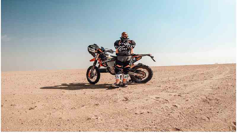 Visite Guidée En Petit Groupe En Moto Enduro Au Koweït